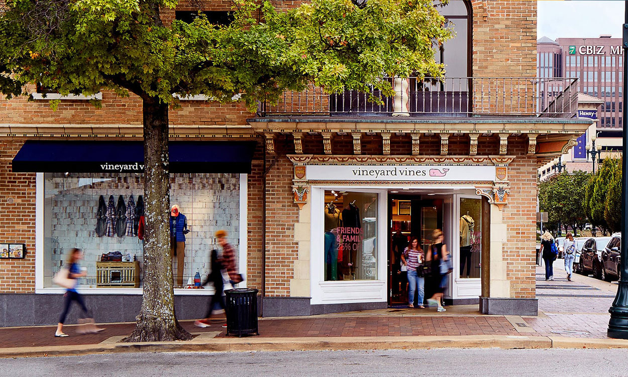 Photo of outside of a Vineyard Vines location.